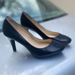 Tahari Gretta women’s round toe leather pumps 9M